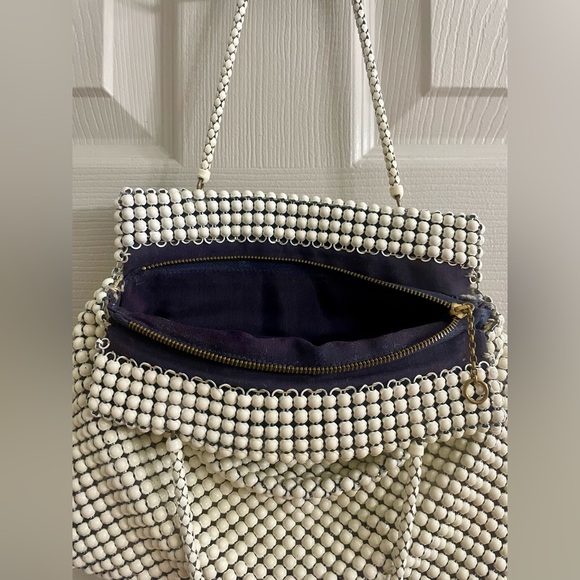 Vintage Whiting & Davis Ivory Alumesh 1940’s Handbag. - Picture 7 of 11